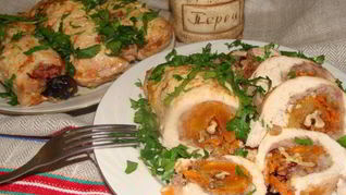 Рецепт Мясной рулет с сухофруктами