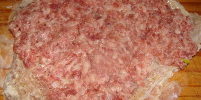 Рецепт мясной рулет с сухофруктами