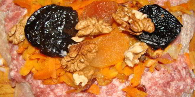 Рецепт мясной рулет с сухофруктами