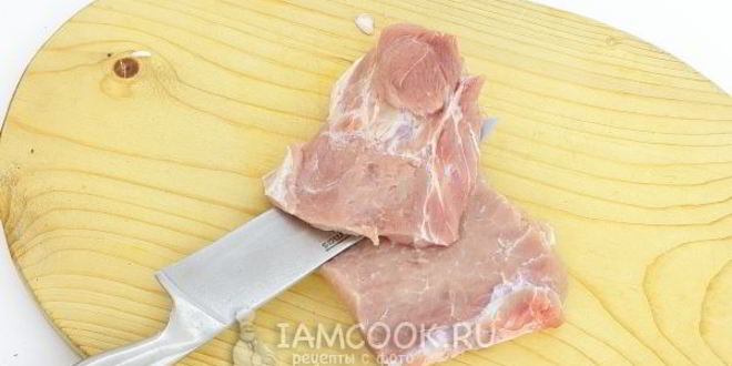 Рецепт мясной рулет с вяленой клюквой