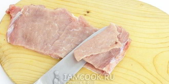 Рецепт мясной рулет с вяленой клюквой