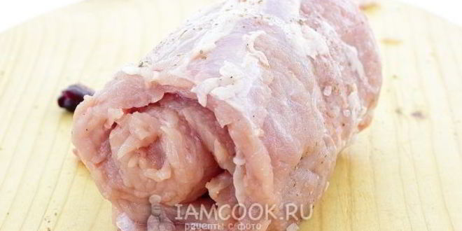 Рецепт мясной рулет с вяленой клюквой
