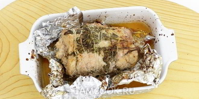 Рецепт мясной рулет с вяленой клюквой