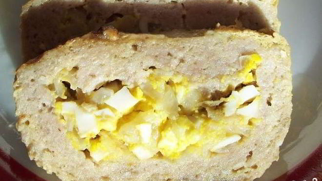 Рецепт Мясной рулет с яйцом и луком