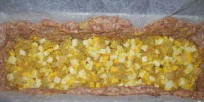 Рецепт мясной рулет с яйцом и луком