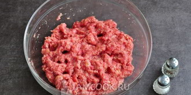 Рецепт мясной рулет с яйцом в духовке