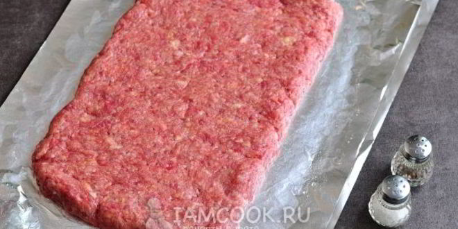 Рецепт мясной рулет с яйцом в духовке