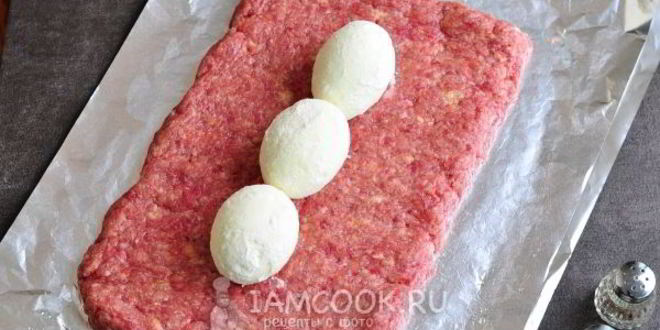 Рецепт мясной рулет с яйцом в духовке