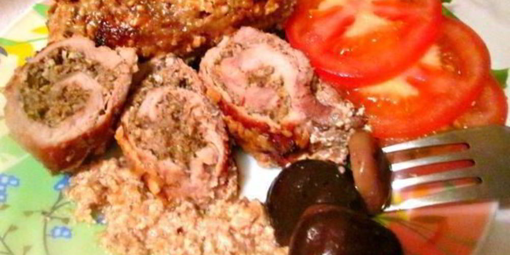 Как приготовить мясные рулетики под сметанно-ореховым соусом