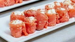 Рецепт Нежные рулетики из семги с сыром