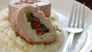 Рецепт Праздничный рулет из свинины с начинкой