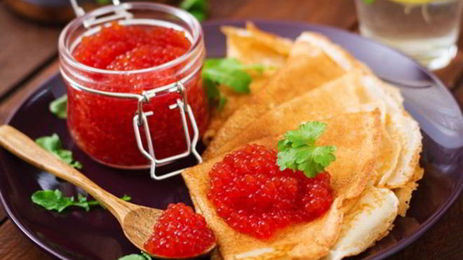 Рецепт Праздничные рулеты из блинов с икрой