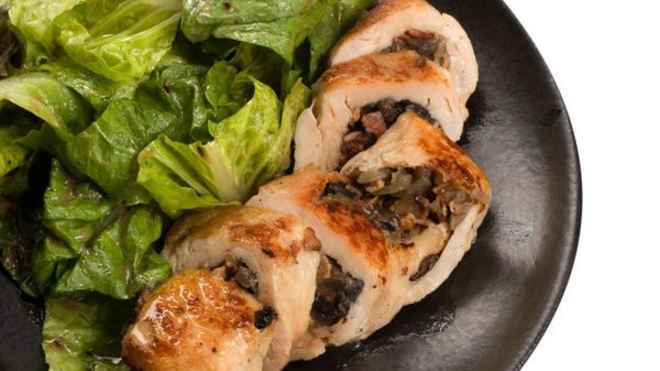 Рецепт Пряный куриный рулет с шампиньонами