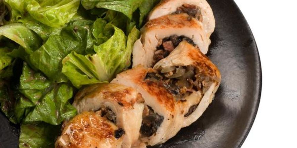 Как приготовить пряный куриный рулет с шампиньонами