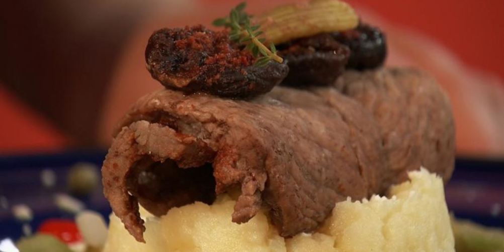 Рецепт рулетики из говядины и бекона