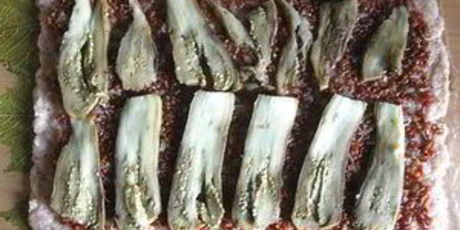 Рецепт рулет из индейки в виноградных листьях, фаршированный рисом и баклажанами