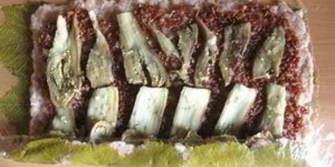 Рецепт рулет из индейки в виноградных листьях, фаршированный рисом и баклажанами