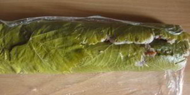 Рецепт рулет из индейки в виноградных листьях, фаршированный рисом и баклажанами