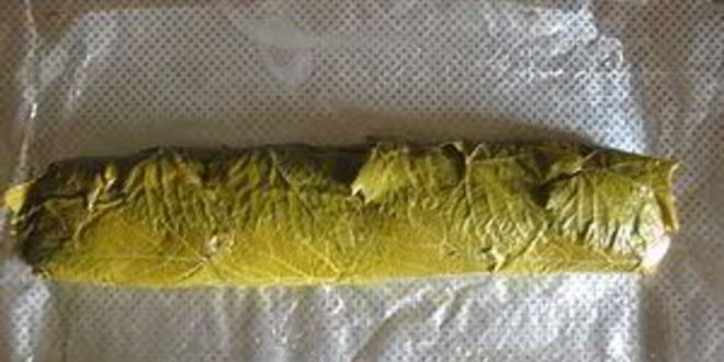 Рецепт рулет из индейки в виноградных листьях, фаршированный рисом и баклажанами