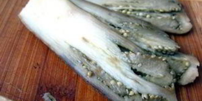 Рецепт рулет из индейки в виноградных листьях, фаршированный рисом и баклажанами