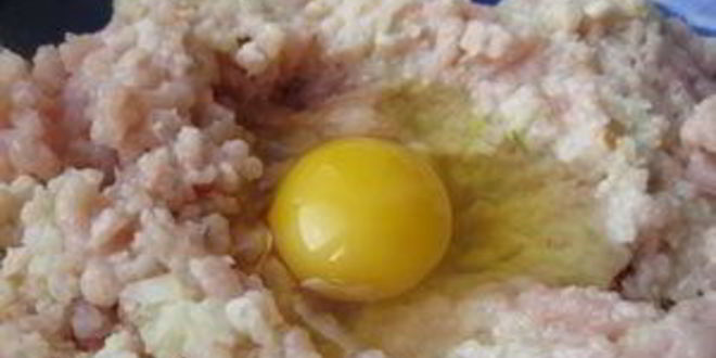 Рецепт рулет из индейки в виноградных листьях, фаршированный рисом и баклажанами