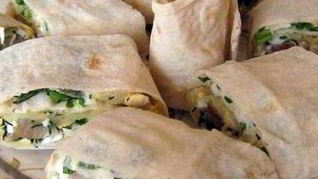 Рецепт Рулет из лаваша с копченой куриной грудкой