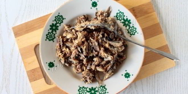 Рецепт рулет из лаваша со шпротами