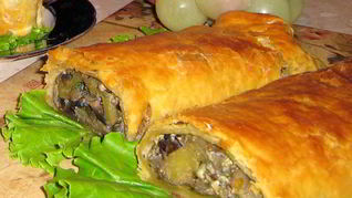 Рецепт Рулет из слоеного теста с курицей и грибами