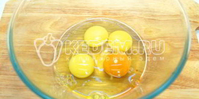 Рецепт рулет с луком и яйцом