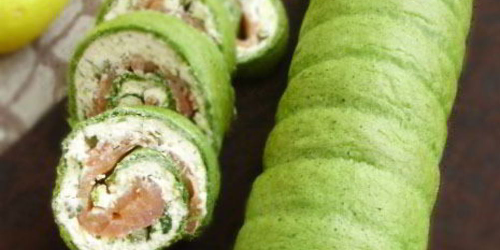 Как приготовить рулет с семгой из шпината и базилика