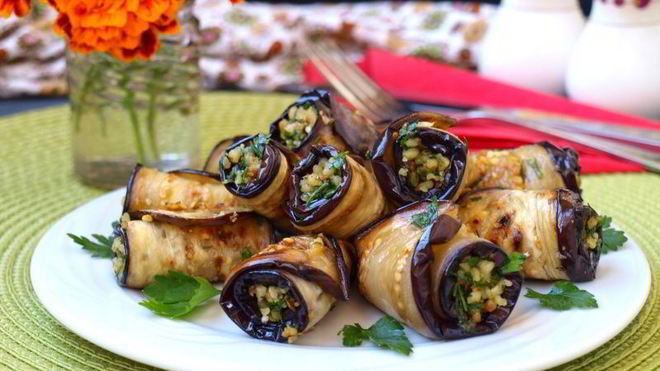 Рецепт Рулетики из баклажанов с чесноком и грецкими орехами