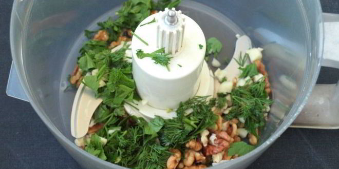 Рецепт рулетиков иза баклажанова с чеснокома и грецкими орехами