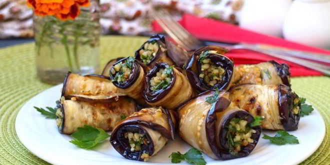 Рецепт рулетиков иза баклажанова с чеснокома и грецкими орехами