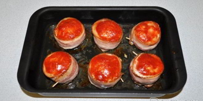 Рецепт рулетиков иза фарши в беконе