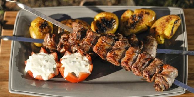 Рецепт рулетики из говядины и бекона