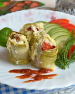 Рулетики из кабачков с утиной грудкой в духовке