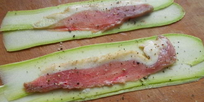 Рецепт рулетики из кабачков с утиной грудкой в духовке