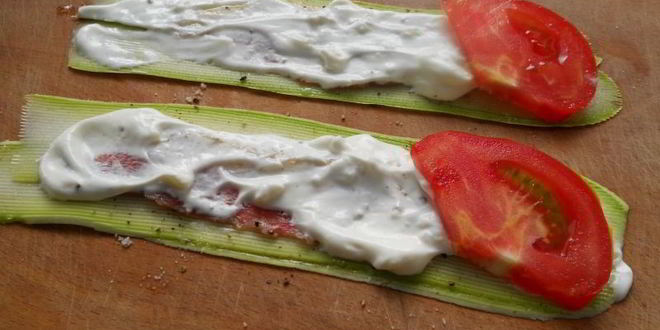 Рецепт рулетики из кабачков с утиной грудкой в духовке