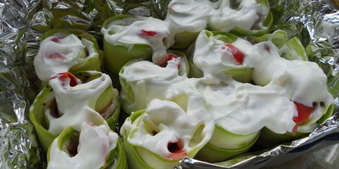 Рецепт рулетики из кабачков с утиной грудкой в духовке