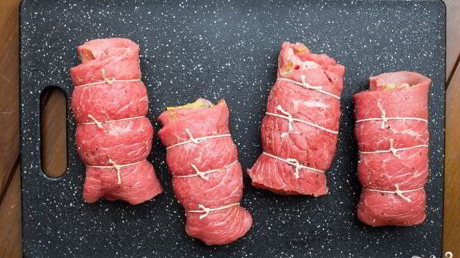 Рецепт Рулетики из свинины с начинкой