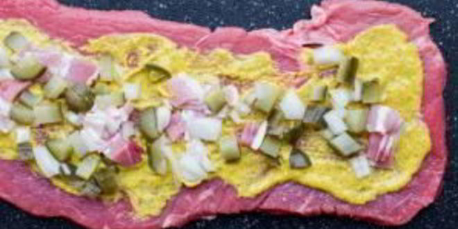 Рецепт рулетики из свинины с начинкой