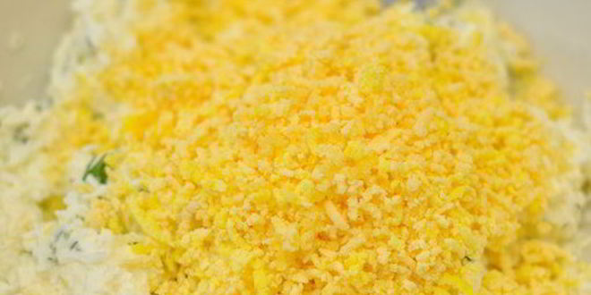 Рецепт рулетики из ветчины с сыром и чесноком