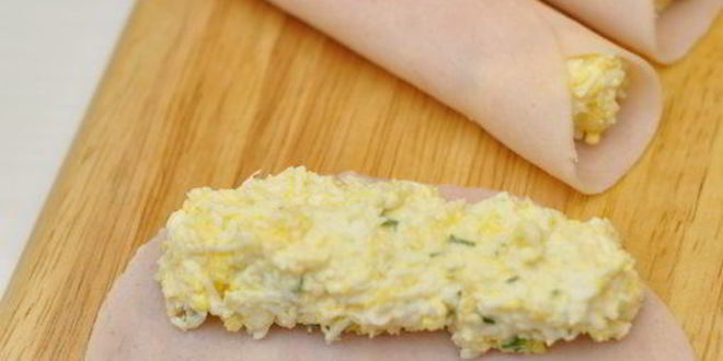 Рецепт рулетики из ветчины с сыром и чесноком