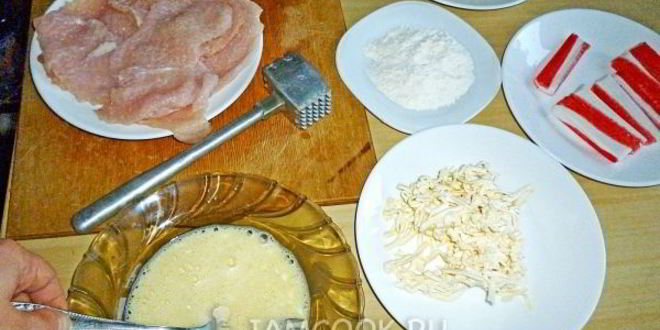 Рецепт рулетики куриные с крабовыми палочками и сыром