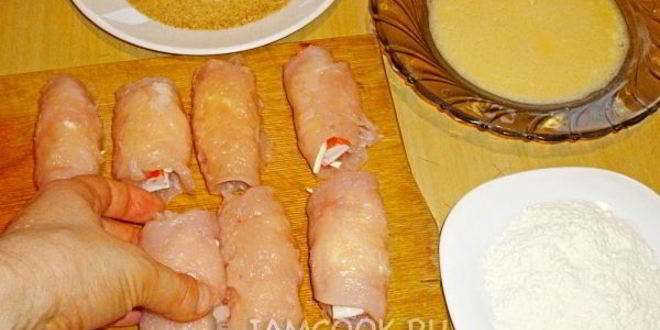 Рецепт рулетики куриные с крабовыми палочками и сыром