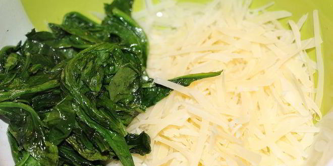 Рецепт рыбный рулет со шпинатом, сыром джюгас и кедровыми орешками