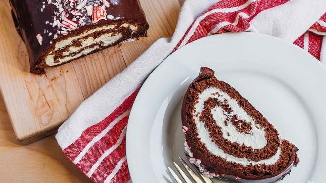 Рецепт Шоколадный рулет со взбитыми сливками