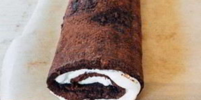 Рецепт шоколадного рулета со взбитыми сливками