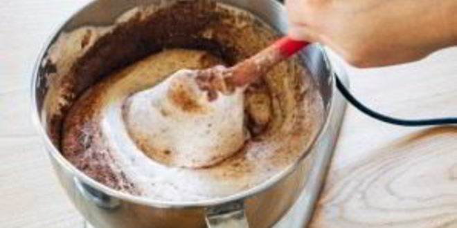 Рецепт шоколадного рулета со взбитыми сливками