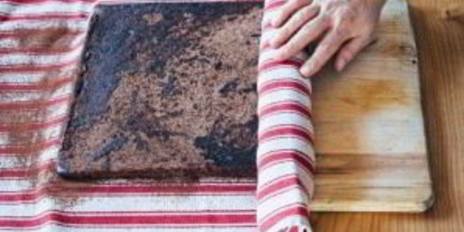 Рецепт шоколадного рулета со взбитыми сливками